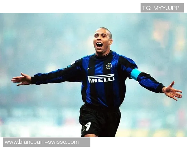 全球足坛名气最大的足球明星是谁他的传奇故事与成就解析